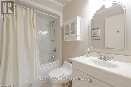 1378 Collingwood Ave, London, ON - Indoor Photo Showing Bathroom