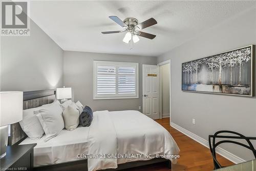 4217 Amaletta Crescent, Burlington, ON - Indoor Photo Showing Bedroom