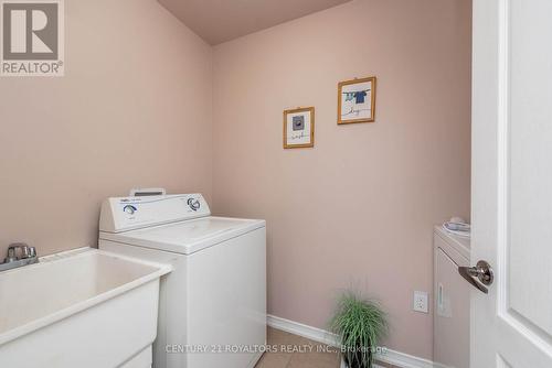 420 Queen Mary Drive, Brampton, ON - Indoor Photo Showing Laundry Room