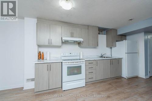 420 Queen Mary Drive, Brampton, ON - Indoor Photo Showing Kitchen