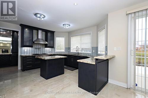 8 Nelly Court, Brampton, ON - Indoor Photo Showing Kitchen With Upgraded Kitchen
