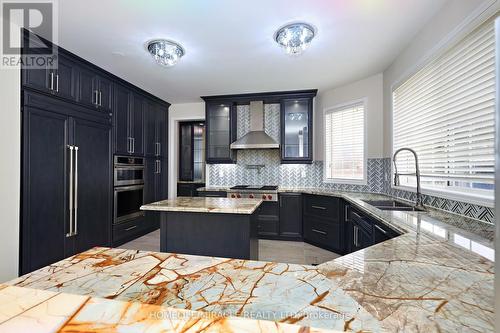 8 Nelly Court, Brampton, ON - Indoor Photo Showing Kitchen With Double Sink With Upgraded Kitchen