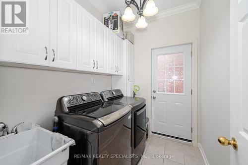 90 Masters Green Crescent, Brampton, ON - Indoor Photo Showing Laundry Room