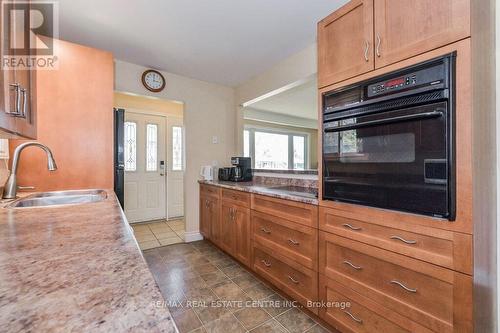 62 Lawrence Avenue, Orangeville, ON - Indoor Photo Showing Kitchen
