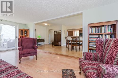 62 Lawrence Avenue, Orangeville, ON - Indoor Photo Showing Living Room