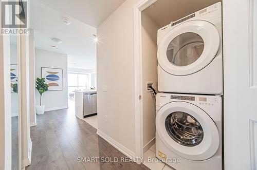 1109 - 65 Watergarden Drive, Mississauga, ON - Indoor Photo Showing Laundry Room