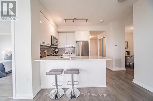 1109 - 65 Watergarden Drive, Mississauga, ON - Indoor Photo Showing Kitchen With Upgraded Kitchen