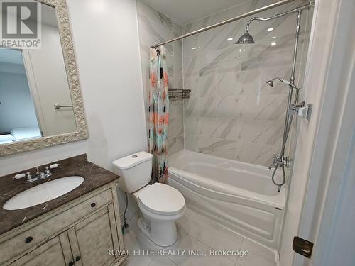 256 Glenashton Drive, Oakville, ON - Indoor Photo Showing Bathroom