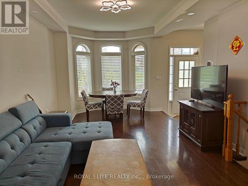 256 Glenashton Drive, Oakville, ON - Indoor Photo Showing Living Room