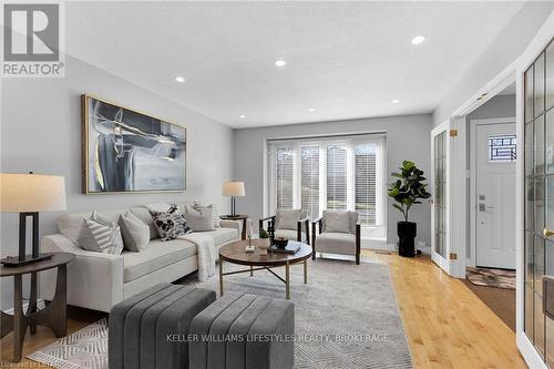 54 Belorun Court, London, ON - Indoor Photo Showing Living Room