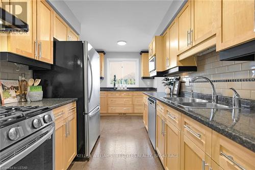 54 Belorun Court, London, ON - Indoor Photo Showing Kitchen With Double Sink