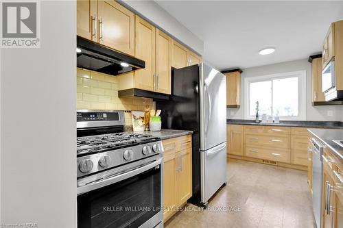 54 Belorun Court, London, ON - Indoor Photo Showing Kitchen