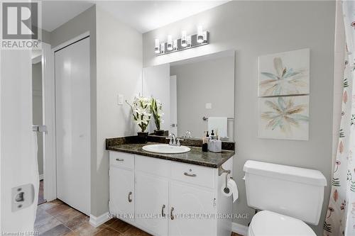 54 Belorun Court, London, ON - Indoor Photo Showing Bathroom