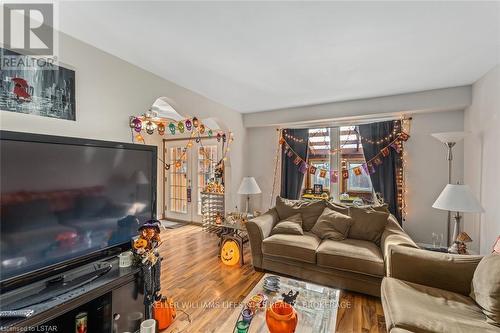 189 Bedford Crescent, Sarnia, ON - Indoor Photo Showing Living Room