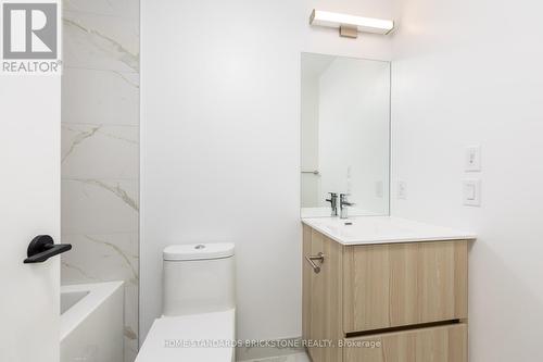 1012 - 220 Missinnihe Way, Mississauga, ON - Indoor Photo Showing Bathroom