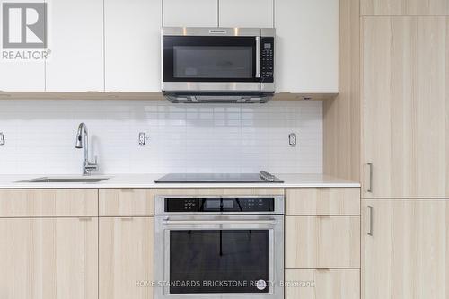 1012 - 220 Missinnihe Way, Mississauga, ON - Indoor Photo Showing Kitchen With Upgraded Kitchen