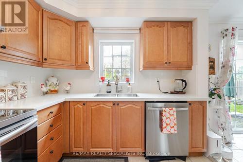 5 - 3040 Fifth Line W, Mississauga (Erin Mills), ON - Indoor Photo Showing Kitchen With Double Sink