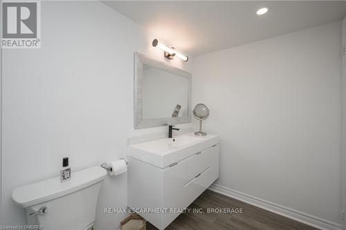 301 - 1237 North Shore Boulevard E, Burlington, ON - Indoor Photo Showing Bathroom