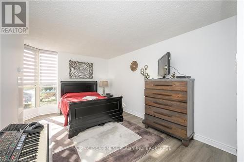 301 - 1237 North Shore Boulevard E, Burlington, ON - Indoor Photo Showing Bedroom