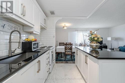 314 - 1660 Bloor Street E, Mississauga, ON - Indoor Photo Showing Kitchen With Upgraded Kitchen