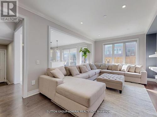 42 Hodgson Road, Bradford West Gwillimbury, ON - Indoor Photo Showing Living Room