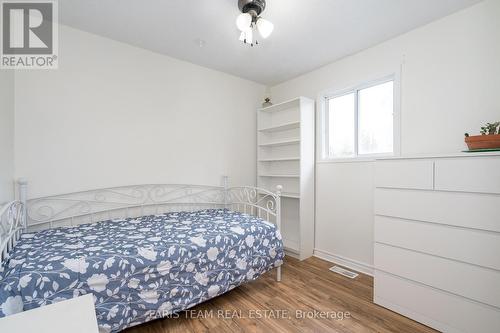 1050 Balsam Road, Innisfil, ON - Indoor Photo Showing Bedroom