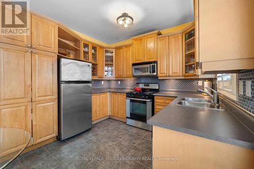 194 Gail Parks Cres, Newmarket, ON - Indoor Photo Showing Kitchen With Double Sink