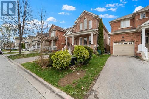 194 Gail Parks Cres, Newmarket, ON - Outdoor With Facade
