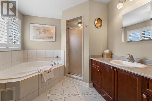 194 Gail Parks Cres, Newmarket, ON - Indoor Photo Showing Bathroom