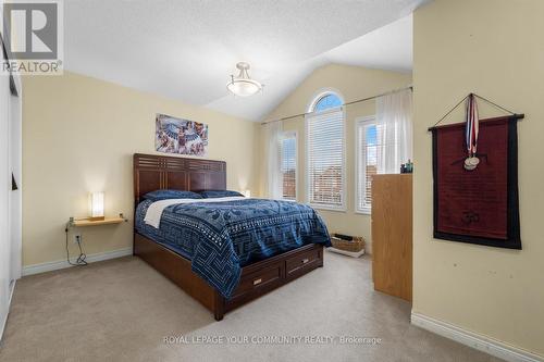 194 Gail Parks Cres, Newmarket, ON - Indoor Photo Showing Bedroom