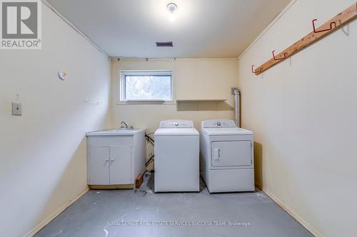 1106 Crestview Street, Oakville, ON - Indoor Photo Showing Laundry Room