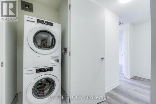 1415 - 15 David Eyer Road, Richmond Hill, ON - Indoor Photo Showing Laundry Room