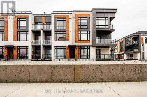 1415 - 15 David Eyer Road, Richmond Hill, ON - Outdoor With Facade