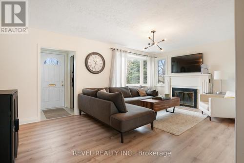 170 Peel Street, Barrie, ON - Indoor Photo Showing Living Room With Fireplace