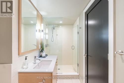 517 - 55 Front Street E, Toronto, ON - Indoor Photo Showing Bathroom