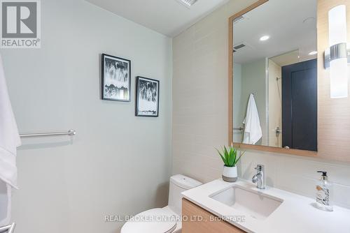 517 - 55 Front Street E, Toronto, ON - Indoor Photo Showing Bathroom