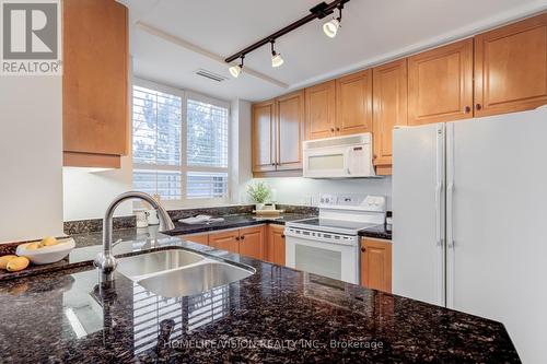 305 - 801 Lawrence Avenue E, Toronto, ON - Indoor Photo Showing Kitchen With Double Sink