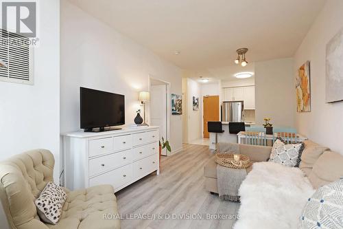 302 - 4978 Yonge Street, Toronto, ON - Indoor Photo Showing Living Room