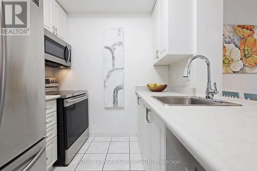 302 - 4978 Yonge Street, Toronto, ON - Indoor Photo Showing Kitchen With Upgraded Kitchen