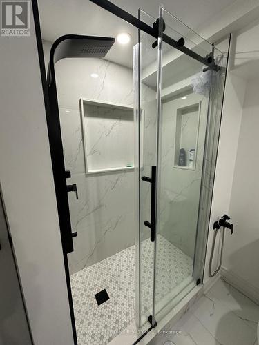 284 Ormond Drive, Oshawa, ON - Indoor Photo Showing Bathroom