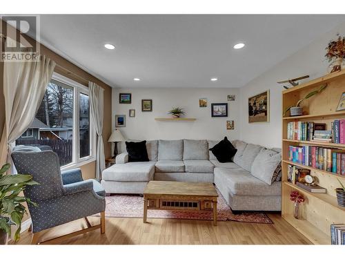 3149 Monahan Crescent, Prince George, BC - Indoor Photo Showing Living Room