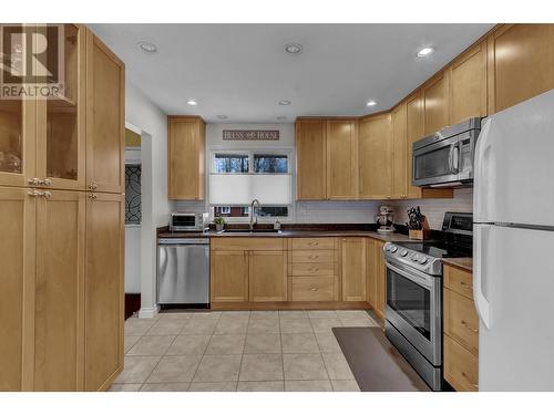 3149 Monahan Crescent, Prince George, BC - Indoor Photo Showing Kitchen