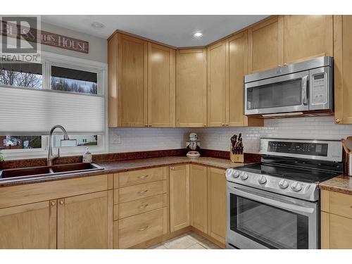 3149 Monahan Crescent, Prince George, BC - Indoor Photo Showing Kitchen With Double Sink