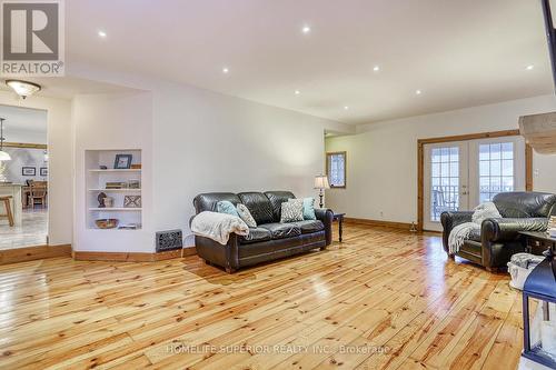 3795 Liberty Street N, Clarington, ON - Indoor Photo Showing Living Room