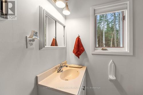 1025 Westfall Lane, Highlands East, ON - Indoor Photo Showing Bathroom
