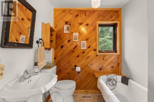 1025 Westfall Lane, Highlands East, ON - Indoor Photo Showing Bathroom