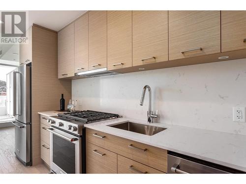 1191 Sunset Drive Unit# 609, Kelowna, BC - Indoor Photo Showing Kitchen With Stainless Steel Kitchen With Upgraded Kitchen
