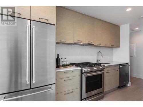 1191 Sunset Drive Unit# 609, Kelowna, BC - Indoor Photo Showing Kitchen With Stainless Steel Kitchen