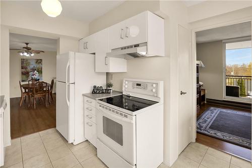 28 Robinson Street N|Unit #401, Grimsby, ON - Indoor Photo Showing Kitchen