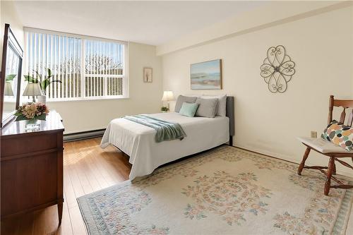 28 Robinson Street N|Unit #401, Grimsby, ON - Indoor Photo Showing Bedroom